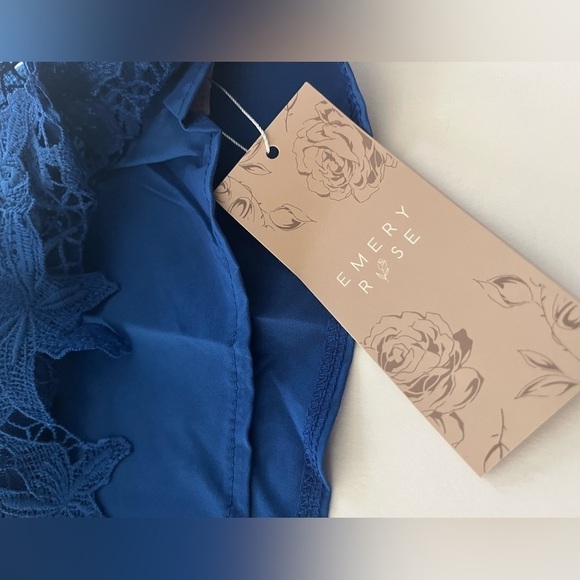 Emery Rose Sleeveless Cute Casual Lace Tank Top New in Package Sz Small - Picture 3 of 5